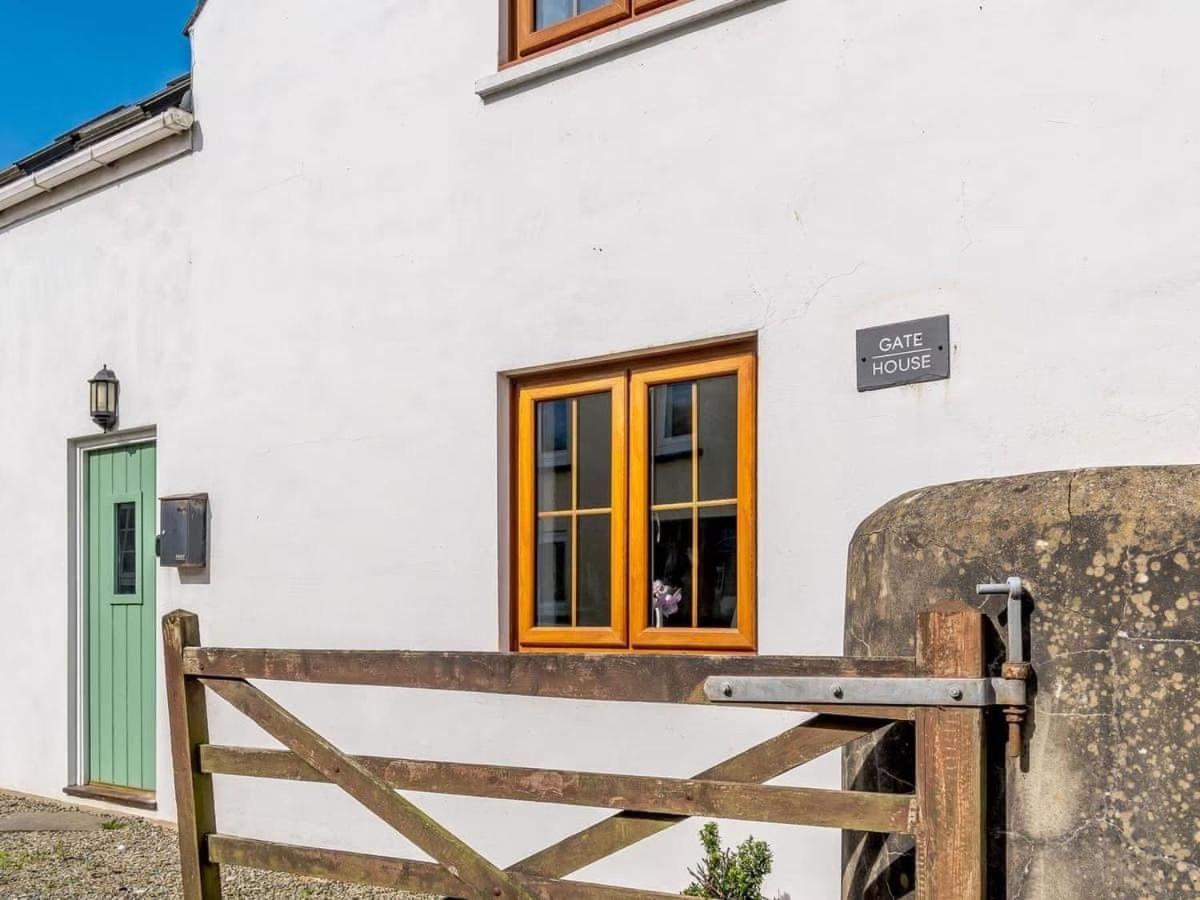 Villa The Gatehouse At Y Gwesty Bach Jordanston Exterior foto