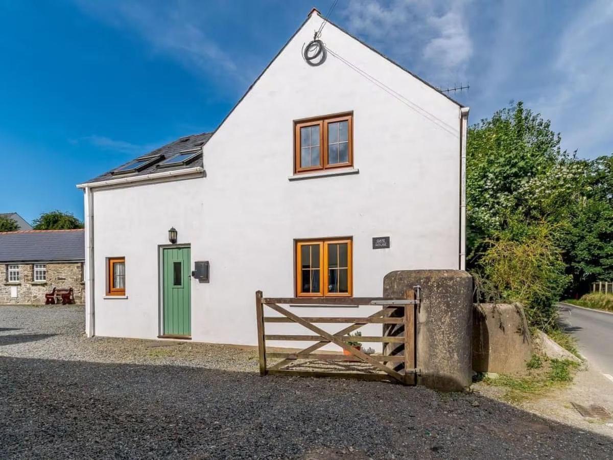 Villa The Gatehouse At Y Gwesty Bach Jordanston Exterior foto